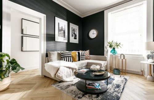 Beaumont Apartment | The LUXE - Premium Georgian Central Plymouth House - Sleeps 8 - Habita Property