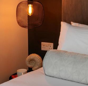 Beaumont Apartment | The LUXE - Premium Georgian Central Plymouth House - Sleeps 8 - Habita Property