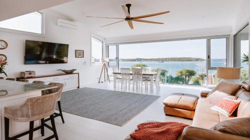 Lake Wangary House | The Luxurious Lobster Pot With Studio Offers The Complete Coffin Bay Experience - View, Position and Jetty For Fishing