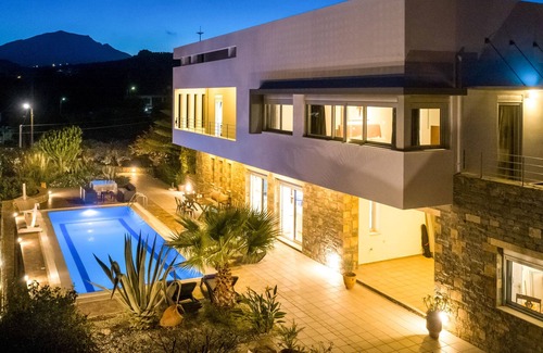 Katsikia Villa | The luxurious villa 'Friends" is located in one of the most beautiful areas