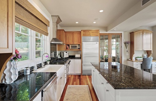 Navarre House | The Luxury Lake Minnetonka Home, Hot Tub, Captain Services, 4 Bedrooms, on lake