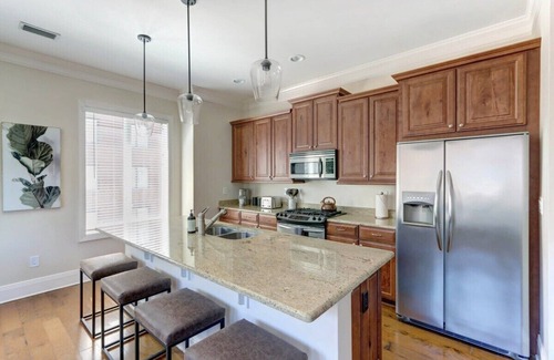 Historic District - North Condo | The Luxury Loft on Bay Street, Modern | Central