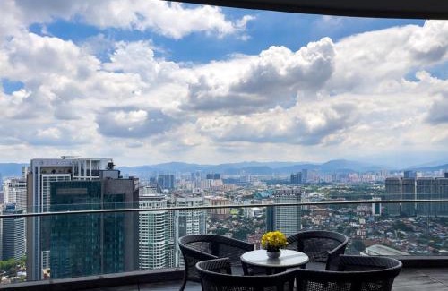 Golden Triangle Apartment | The Luxury Penthouse Twin Tower view