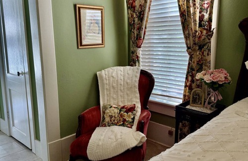 Guthrie Bed & Breakfast | The Lynnie Ann at The Judge's Chamber