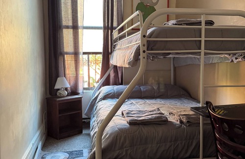 East Harlem House | The Macaw Guesthouse