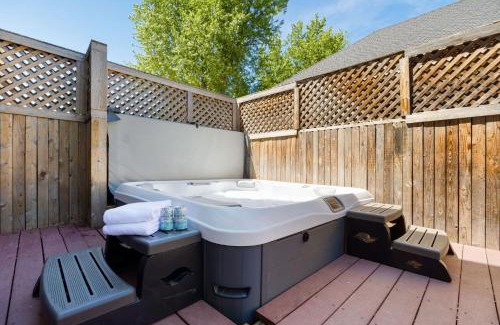 Old Town West House | The Magnolia House in Old Town - Private Hot Tub