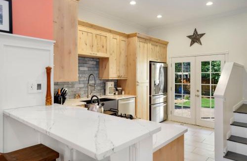 Old Town West House | The Magnolia House in Old Town - Private Hot Tub
