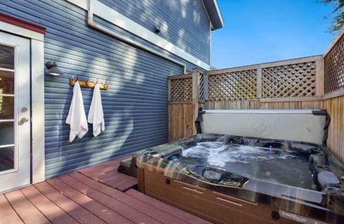 Old Town West House | The Magnolia House in Old Town - Private Hot Tub
