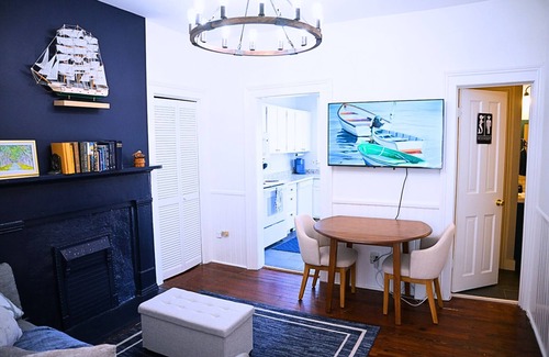 Savannah Victorian District House | The Maiden Voyage: Themed,Steps to Forsyth,King Bed,Grill,Games,Picnic Basket