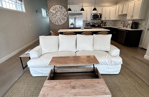 Salisbury House | The Main Residence Beach Escape-3 Beds 2BR, Patio, Walk to Ocean