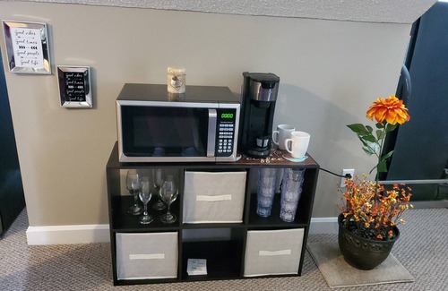 State Park Apartment | The Majestic Suite off Brickyard