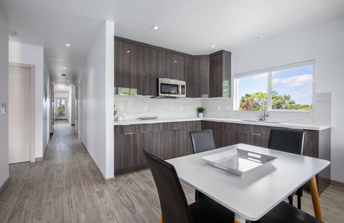 Portlock House | The Makai Manor - Beautiful Newly Built Spacious Home