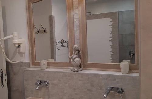 Belcodene Bed & Breakfast | The Manon Rooms - VILLA LA LICORNE