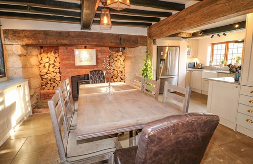 Denstone Cottage | THE MANOR HOUSE, pet friendly, character holiday cottage in Rocester