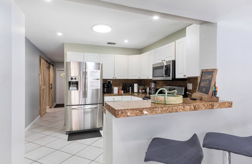 Wilton Manors House | The Manors Tranquil 7BD Retreat-Pool-BBQ-Airhockey