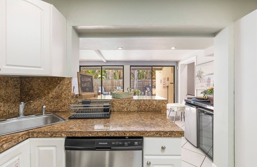 Wilton Manors House | The Manors Tranquil 7BD Retreat-Pool-BBQ-Airhockey