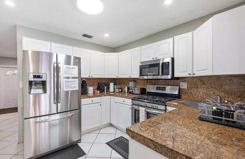 Wilton Manors House | The Manors Tranquil 7BD Retreat-Pool-BBQ-Airhockey