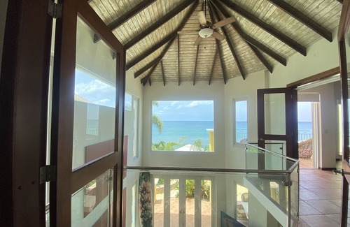 Stella Villa | The Mansion at Casa Aguas Azules - 3-Bedroom Beachfront Villa with Pool