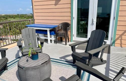 Galveston Apartment | The Maravilla, Wonderful Pool/Beach View, Newly Renovated, 3 Pools Corner Condo