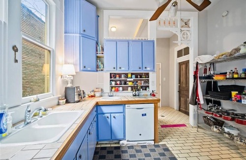 Central Business District Bed & Breakfast | The Mardi Gras House
