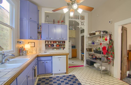 Central Business District Bed & Breakfast | The Mardi Gras House