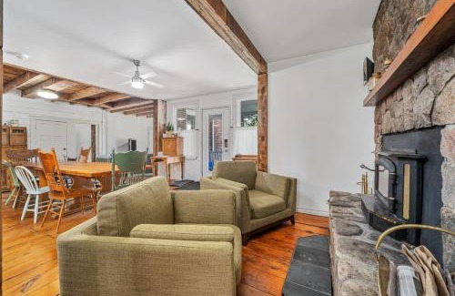 Picton House | The Marigold PEC Family Farmhouse country escape
