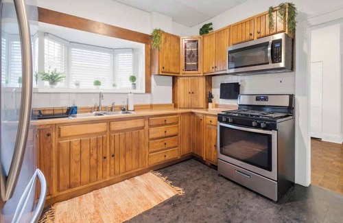 Ashland Apartment | The Market Apts by Nest and Bloom - Suite 1 (331)