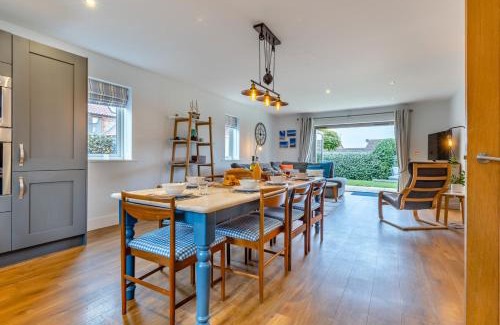 Holt House | The Marrams
