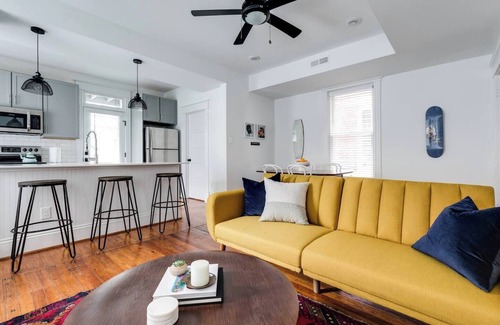 Church Hill House | The Marshall, 2BR/BA Church Hill Retreat