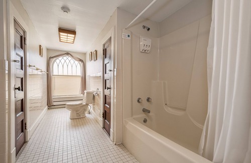 Farmington Hotel | The Marshall | Historic Victorian Inn Room