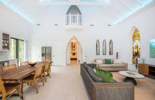 North Side Condo | The Mastic Cottage Collection on North Side