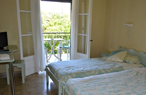 Moraitika Apartment | THE MAYFLOWER 2 BEDROOM APARTMENTS