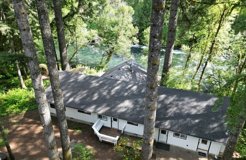 McKenzie Bridge House | The Mckenzie House w/sauna & outdoor shower