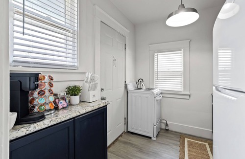 Battle Creek House | The Mediterranean Oasis, A Perfect Comfort Haven - Entire Upper Unit of Duplex