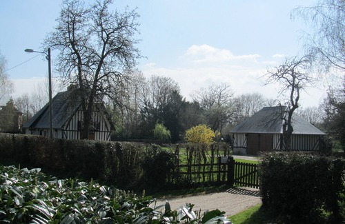 La Chapelle-Bayvel Ski Chalet | The Melrose, 4 people, located near Honfleur, Trouville and Deauville.