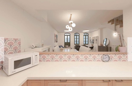 Jerusalem Hotel | The Menachem: 3 Bedrooms/2 Bathrooms Vacation Rental Apartment in City Center