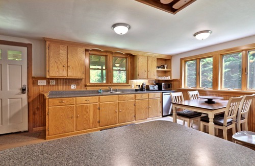 East Haven  Rutland County Cottage | The Mendon Cottage: Charming Home Close to Killington, Pico and Rutland.