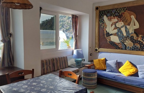 Forio House | THE MERIDIANA APARTMENT ON THE SEA WITH PRIVATE BEACH SDRAIO AND UMBRELLA