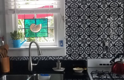Downtown House | The Mermaids House - Old Town, Yearly Rental ! Historic Bahama Conch House