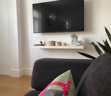 Haringey House | The Mews house in Muswell Hill with private parking