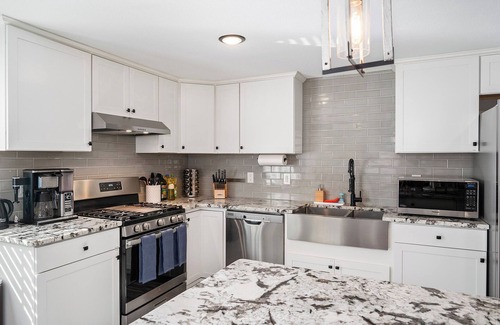 Edgewater House | The Mile High Haven: An Entertainers Dream with Hot Tub + Perfect Location