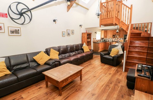 Llanybri House | THE MILL AND STABLE, pet friendly, with a garden in Laugharne