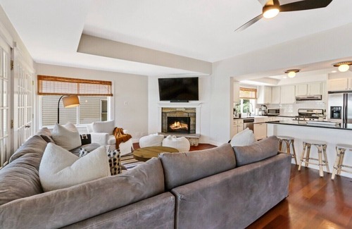Lauderdale Lakes House | The Mill-Lauderdale Lake Luxury |Breathtaking Views |Kayaks |15 Minutes to Skiing |Pier |Firepit