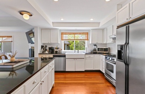 Lauderdale Lakes House | The Mill-Lauderdale Lake Luxury |Breathtaking Views |Kayaks |15 Minutes to Skiing |Pier |Firepit