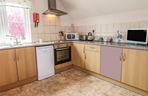 Somersal Herbert Cottage | THE MILL WHEEL, romantic, character holiday cottage in Doveridge