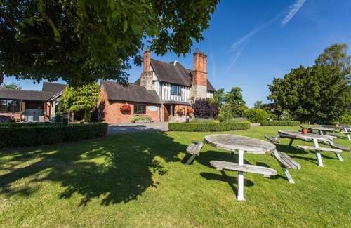 Acton Trussell Hotel | The Moat House