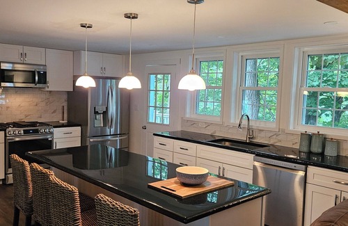 Fly Creek House | The Monarch - Private Setting, Heated Pool, 6 Bedroom, New Build. 6 min to CDP