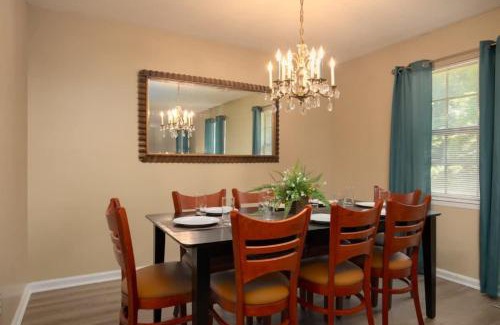 New Castle House | The Monterey Maison-20min N of Downtown, 6BR