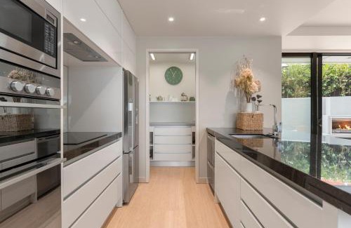 Two Mile Bay Apartment | The Moorings Apartment 6 - Close to the Lake!