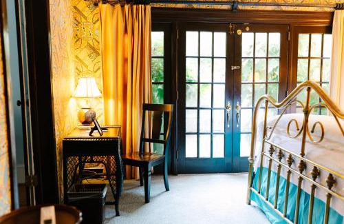 Dilworth Bed & Breakfast | The Morehead Inn